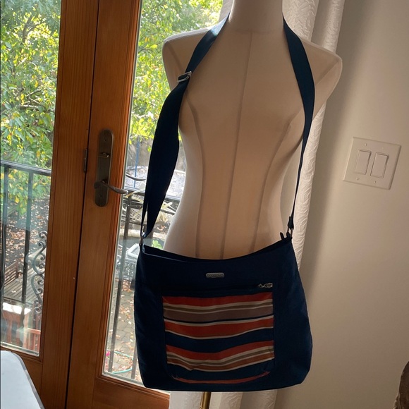 Baggallini Crossbody Travel Bag Pacific Stripe Nylon Large Size Messenger - Picture 14 of 14